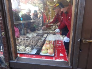 Schokofrüchte - chocolate fruits are common in Christmas markets.