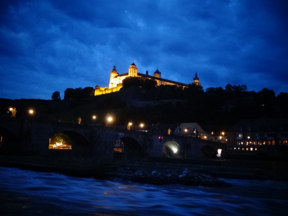 Festung Marienberg (Marienberg Fortress) and the Alter Mainbrücke (Old Main Bridge) in the evening